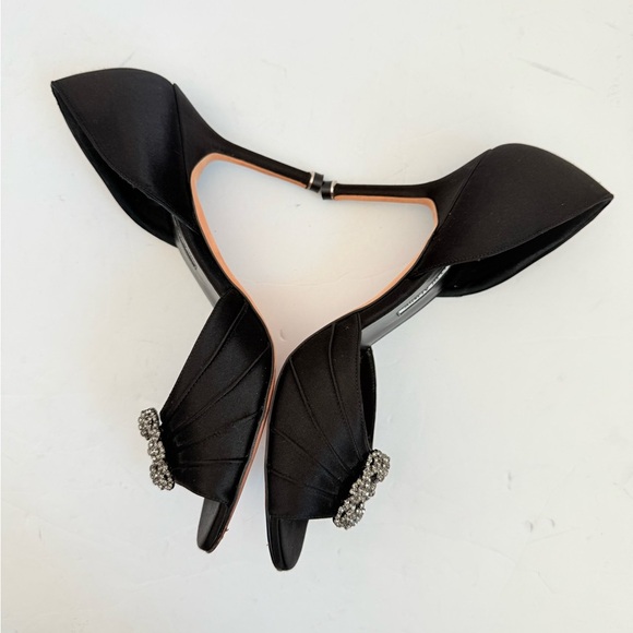 Manolo Blahnik Black Satin Cassiado Crystal buckle Peep Toe Pumps EU 38.5 - Picture 4 of 9